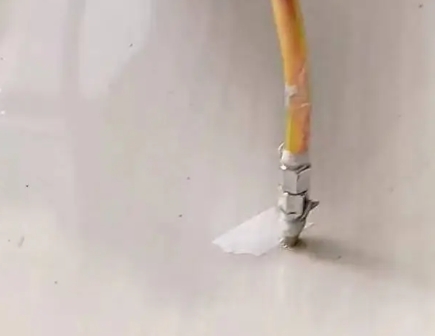 娄星瓷砖空鼓维修公司专业解答在瓷砖铺贴过程中，如果使用的砂料过粗（如全部使用了粗砂），可能会导致以下问题